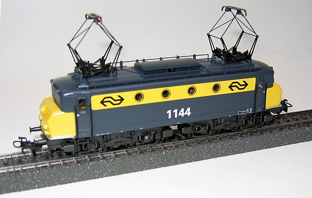 Gezocht/gevraagd: Märklin/Hamo/Trix NS 1100 voor onderdelen, Gebruikt, Locomotief, Gelijkstroom of Wisselstroom, Ophalen of Verzenden