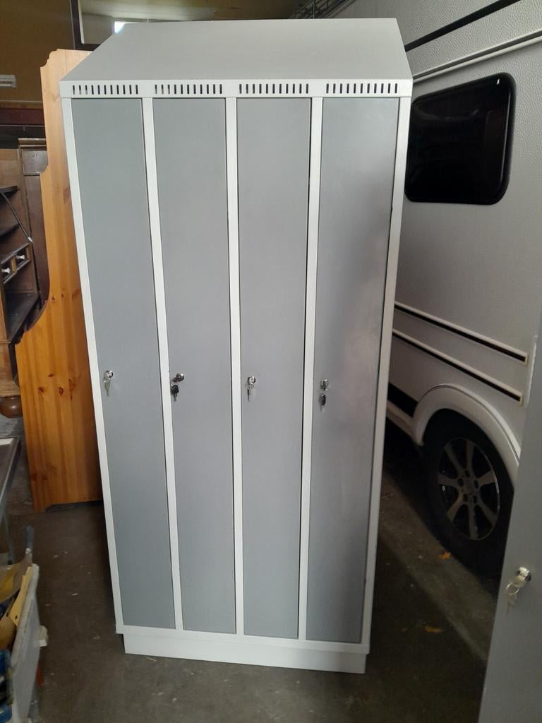 Mooie 4 deurs lockerkast, Huis en Inrichting, Kasten | Lockerkasten, Ophalen, Zo goed als nieuw