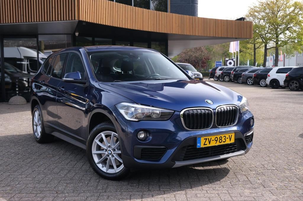 BMW X1 XDrive20i Centennial Executive|Rijklaar!|Trekhaak|Sto, 1998 cc, Stof, Gebruikt, 2000 kg
