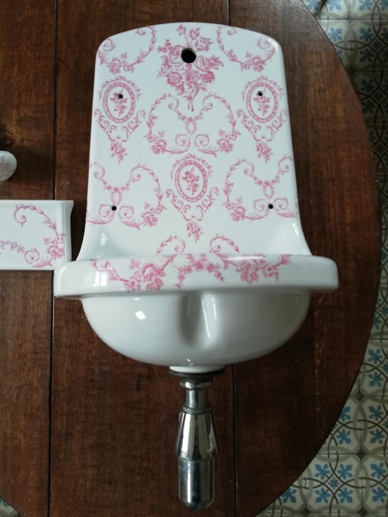 Bijzondere hal fontein met hoge rug, kraan en planchet, Antiek en Kunst, Ophalen