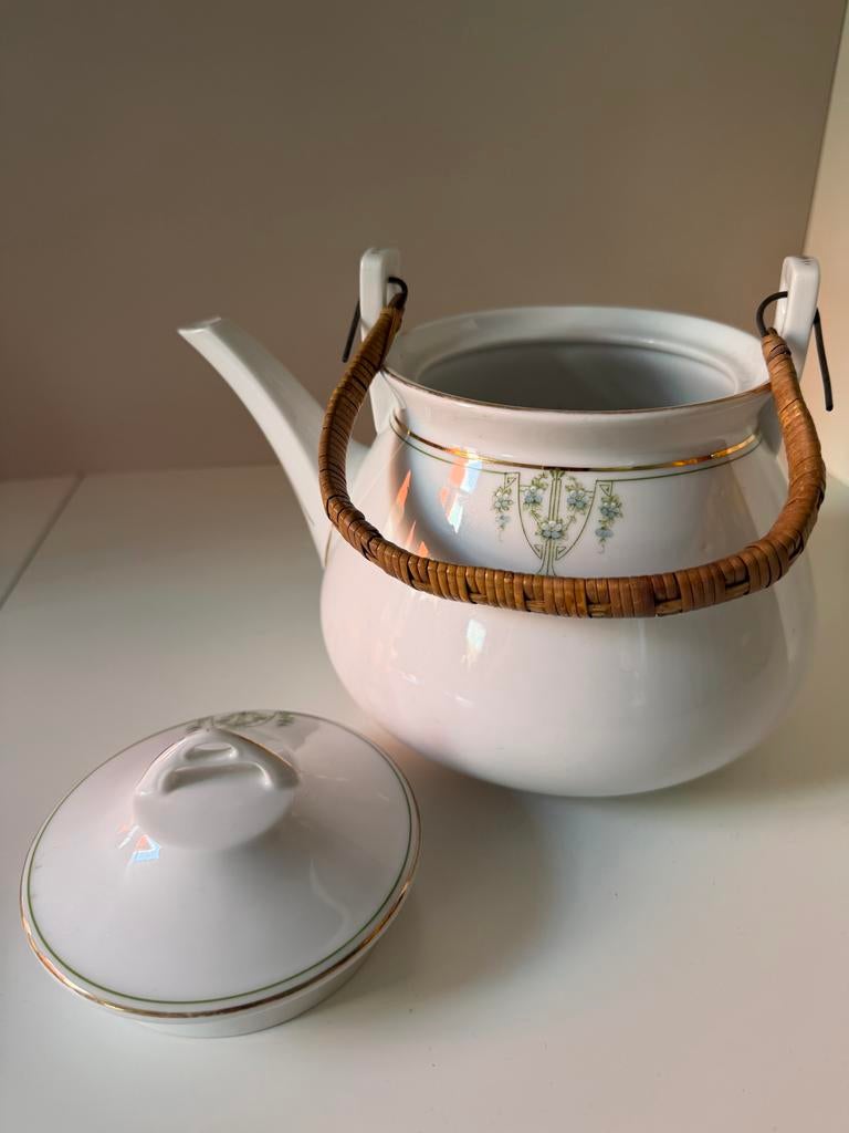 Prachtige grote theepot met rieten hengsel, Ophalen of Verzenden