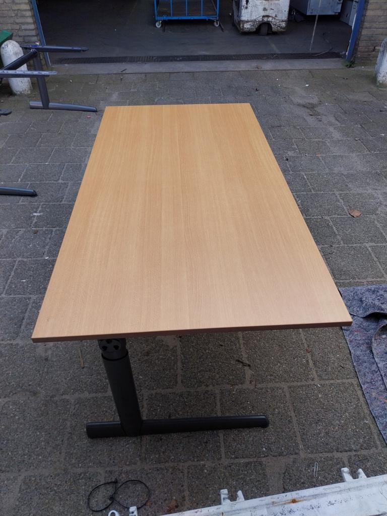 Diverse mooie bureaus, Ophalen