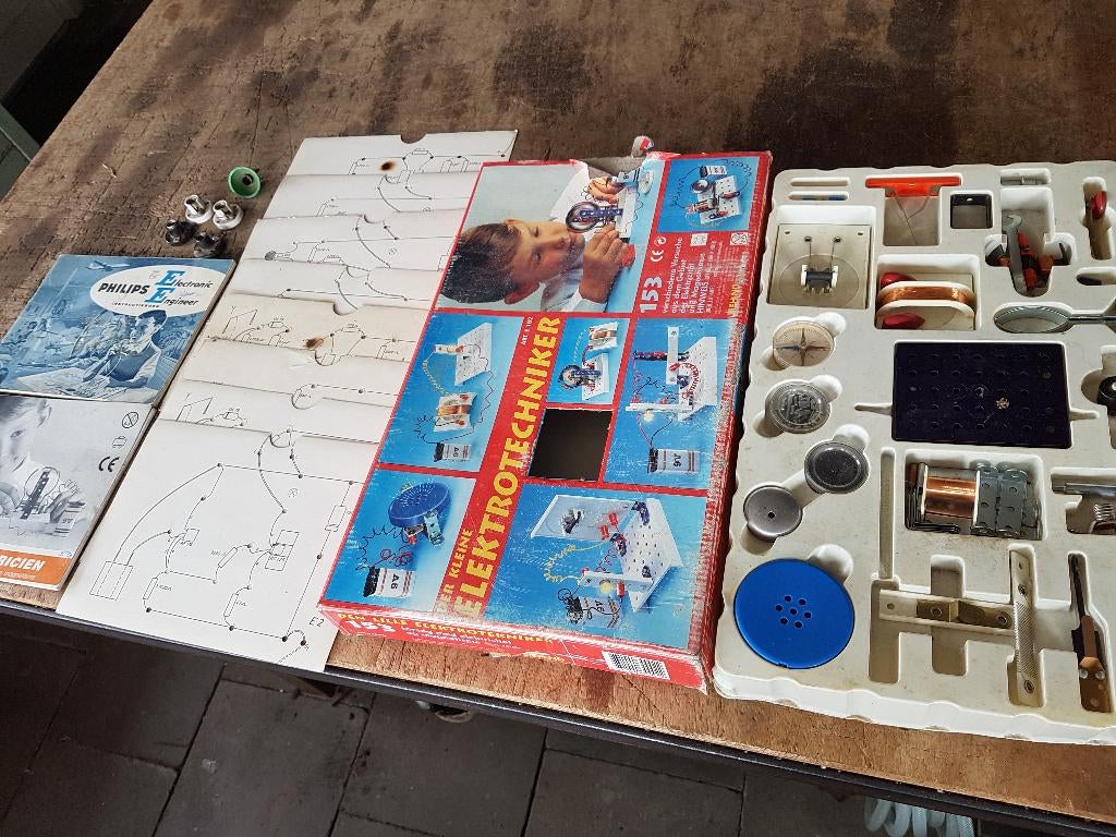doos met onderdelen en boekje voor de kleine electricien., Ophalen of Verzenden, Gebruikt