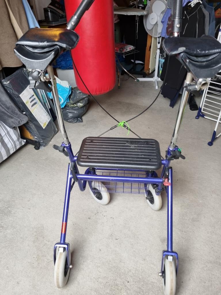 Armschaal rollater, Ophalen