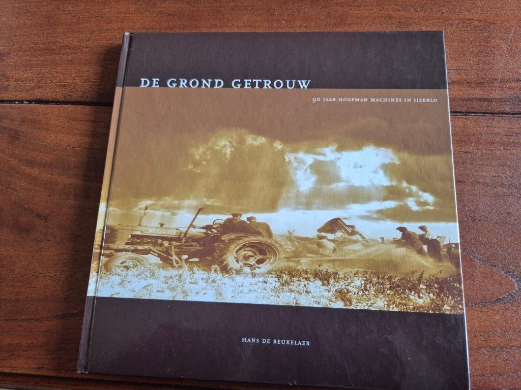 de grond getrouw - 90 jaar Hoopman machines Ijzerlo, Ophalen of Verzenden, Zo goed als nieuw, Hans de Beukelaer