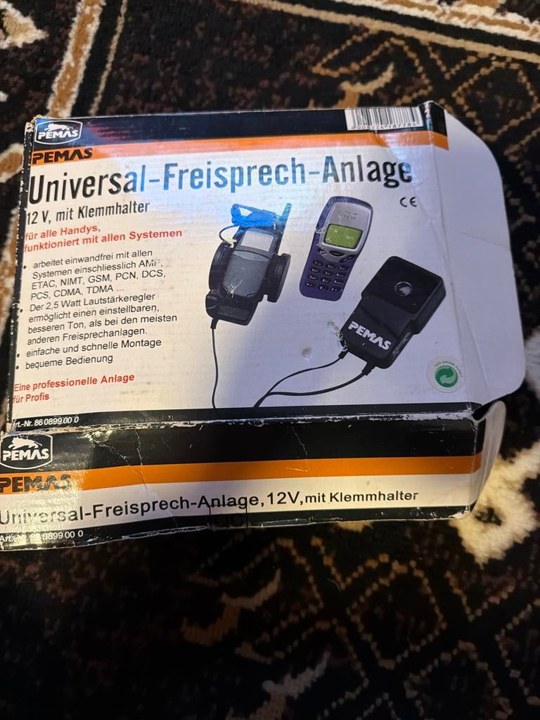 Universele Carkit 12V met Klemhouder - PEMAS, Telecommunicatie, Carkits, Opbouw, Complete carkit, Nieuw, Ophalen of Verzenden