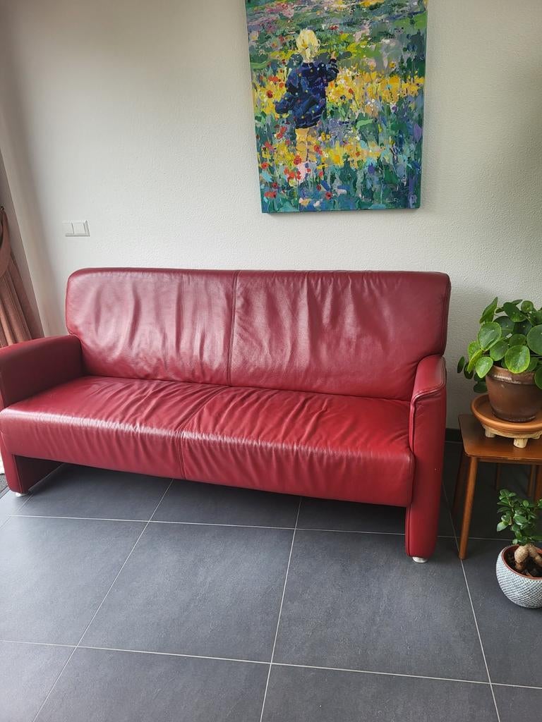 Mooie leren bank. Bordeauxrood., Huis en Inrichting, Banken | Bankstellen, Ophalen, Driepersoons, Zo goed als nieuw, Rechte bank