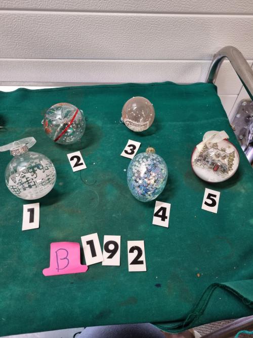 kerstballen doorzichtig vijf stuks verschillende [b192], Diversen, Kerst, Ophalen of Verzenden, 'T Olde Gre-j, Info@toldegrej.nl