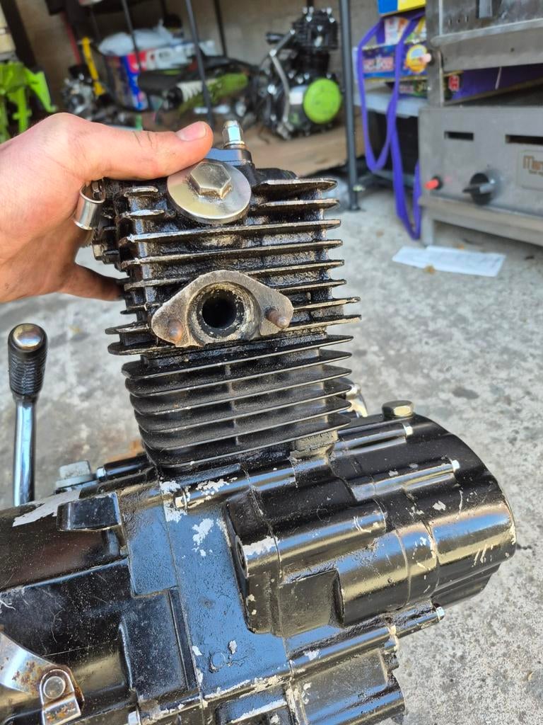 Lifan 50cc motorblok - zweet olie, heeft gelopen, Motoren, Onderdelen | Overige, Ophalen of Verzenden