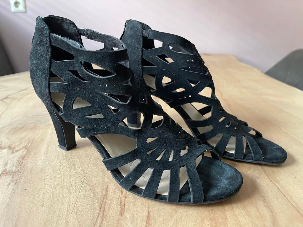 Zwarte suede hakschoenen met open teen 40/7., Kleding | Dames, Schoenen, Zwart, Zo goed als nieuw, Sandalen of Muiltjes, Ophalen of Verzenden