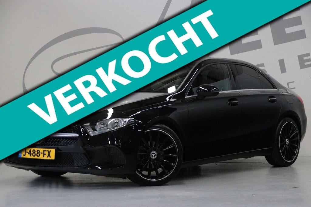 Mercedes-Benz A-klasse 180 Apple carplay/Achteruitrijcamera/, Gebruikt, 4 cilinders, Zwart, Origineel Nederlands