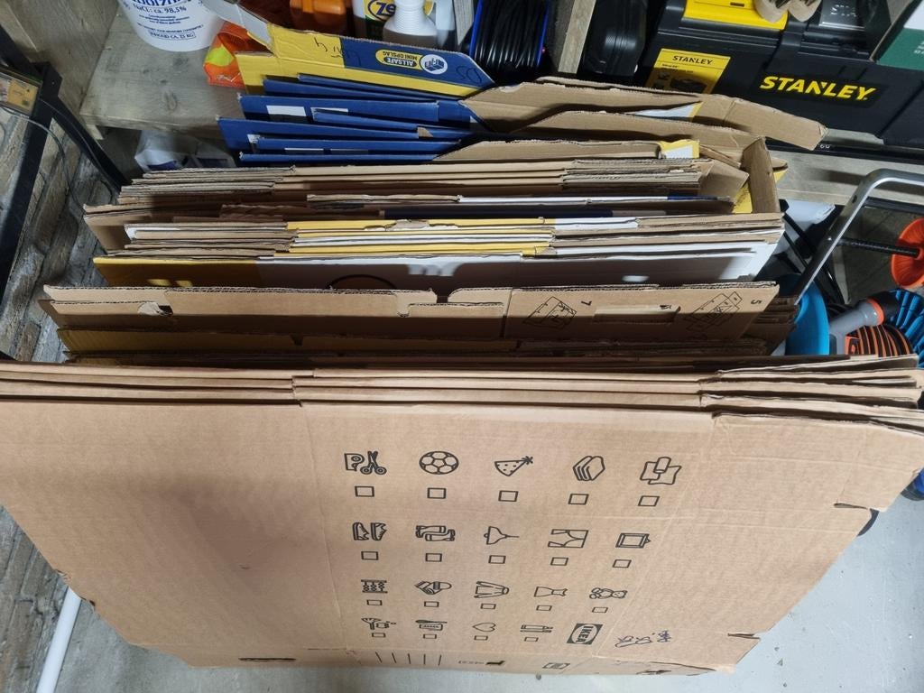 63 verhuisdozen te koop! Ikea, Allsafe en meer, Doe-het-zelf en Verbouw, Kratten en Dozen, Ophalen, Doos, Zo goed als nieuw, Minder dan 40 cm