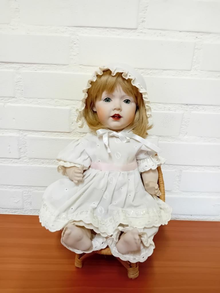 Vintage poppen geheel porselein,hooft elastiek wat slap, Verzamelen, Poppen, Ophalen of Verzenden, Zo goed als nieuw, Pop