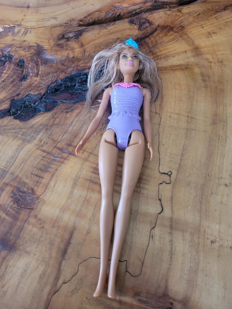 Barbie pop met paars badpak, Ophalen of Verzenden