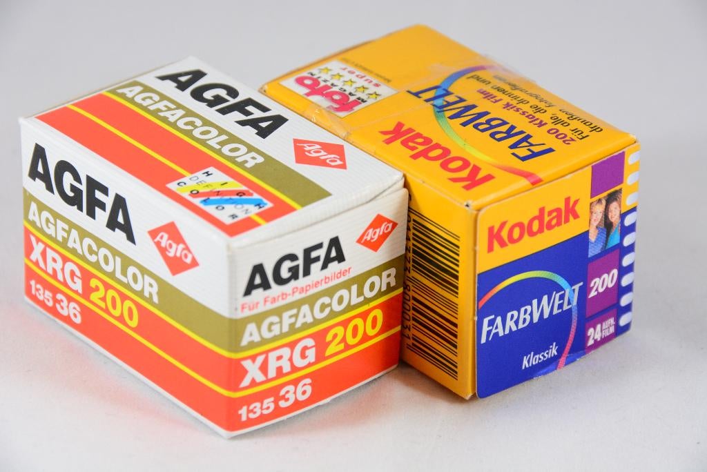 Twee kleinbeeldfilms Kodak Agfa kleur negatief EXPIRED FILM, Audio, Tv en Foto, Fotocamera's Analoog, Spiegelreflex, Nieuw, Staverenstraat 15, 7418 CJ Deventer OP TE HALEN IN DEVENTER