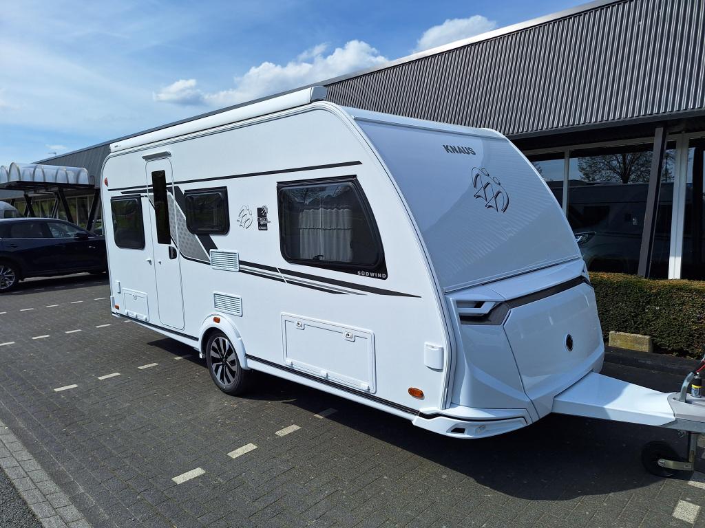 Knaus Sudwind Black Selection 460 EU NIEUW FULL OPTIONS, Standaardzit, Bedrijf, Schokbreker, 5 tot 6 meter