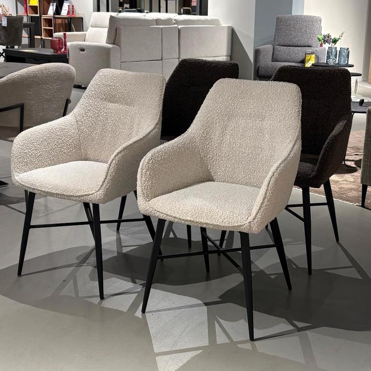 Eetkamerstoel set Pella Profijt Meubel, Huis en Inrichting, Stoelen, Zo goed als nieuw, Vier, Stof, Bruin, Ophalen