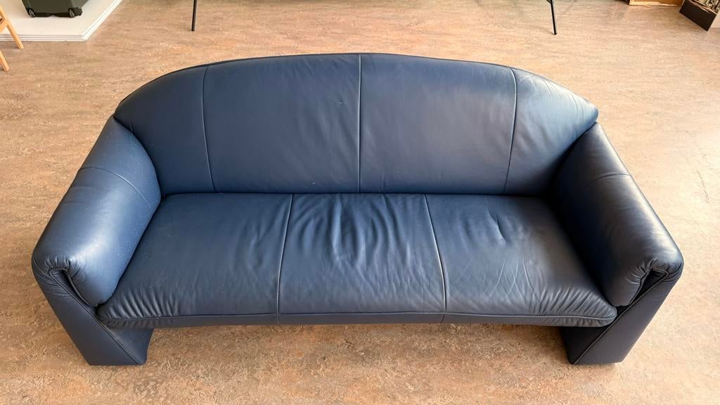 Artifort bank leer blauw, Huis en Inrichting, Banken | Bankstellen, Gebruikt, 150 tot 200 cm, Driepersoons, Rechte bank