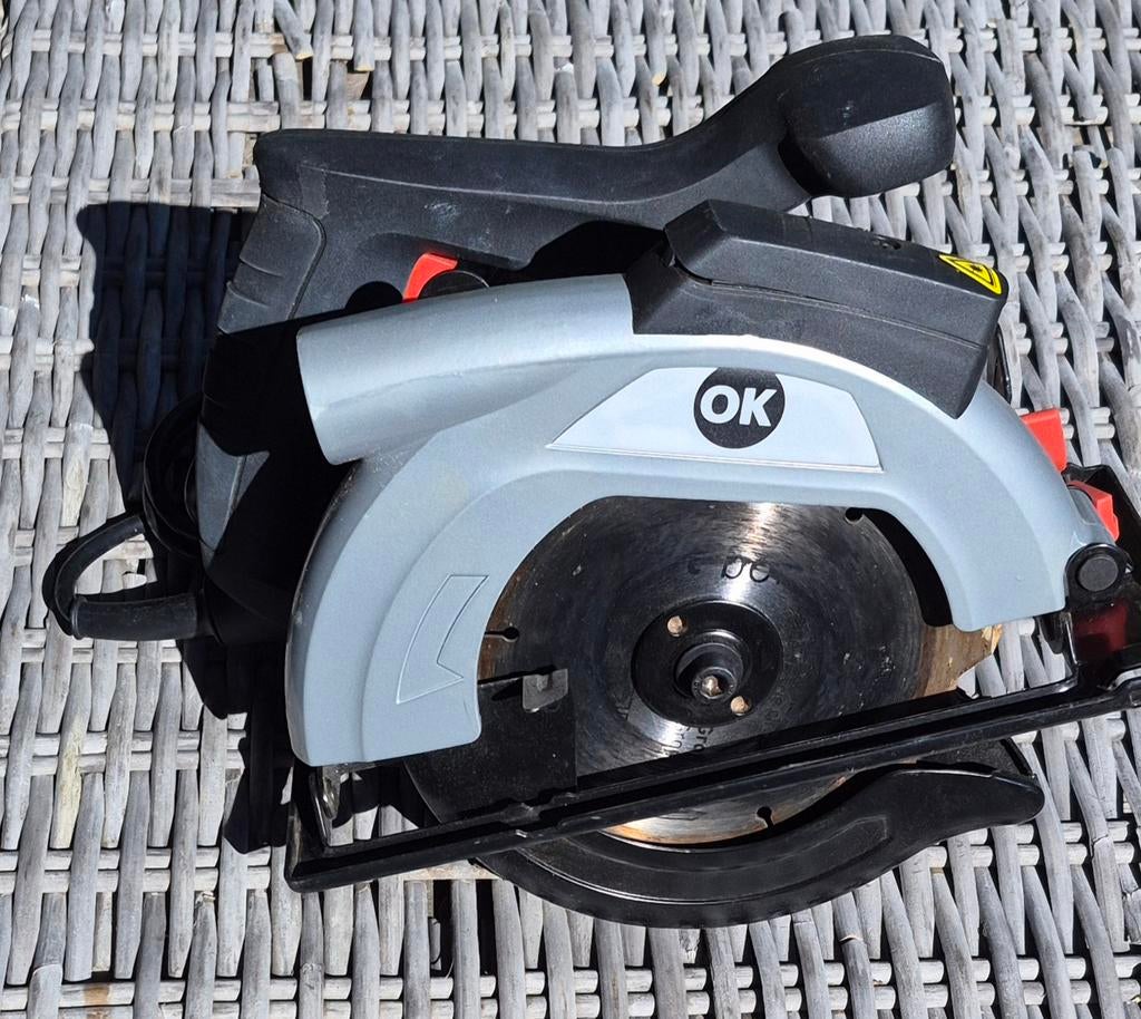 OK Cirkelzaag CZ-1200W - Krachtige Zaag voor Diverse Klussen, Gebruikt, Cirkelzaag, Ophalen of Verzenden, 30 tot 70 mm