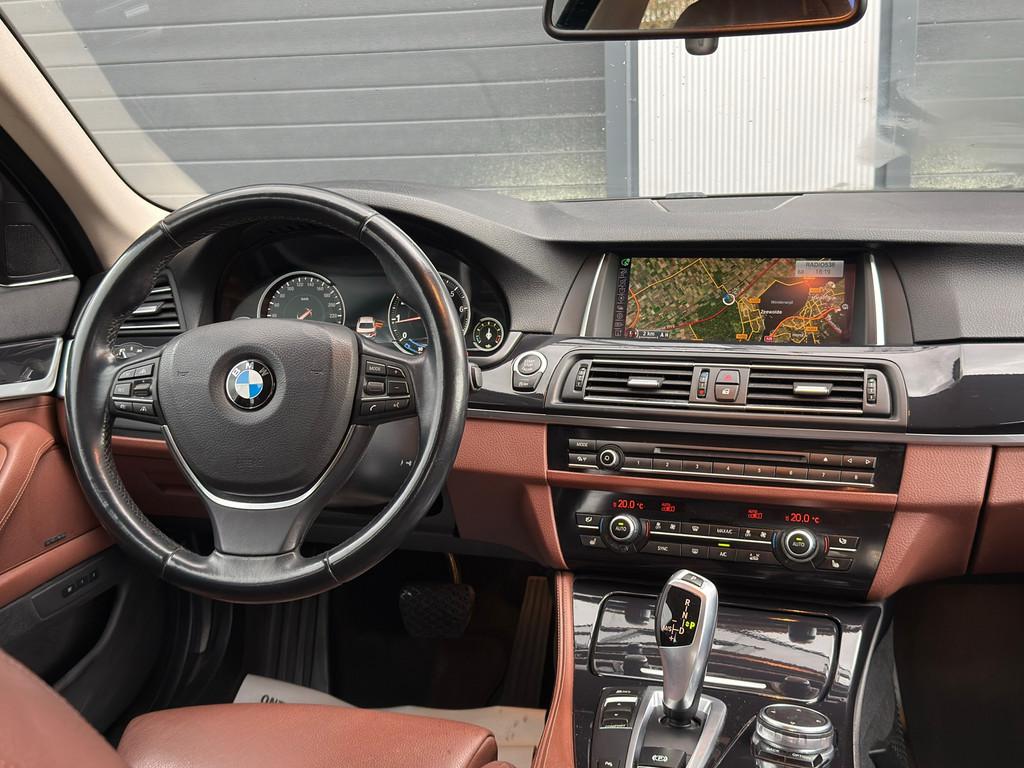 BMW 5-serie 528i High Executive|LUXURY / CAMERA / APK / ACC, Auto's, Automaat, Achterwielaandrijving, Gebruikt, Euro 6