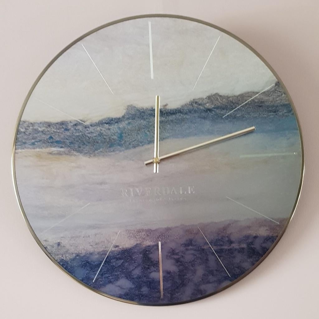 Klok Riverdale, Huis en Inrichting, Woonaccessoires | Klokken, Ophalen, Nieuw, Wandklok