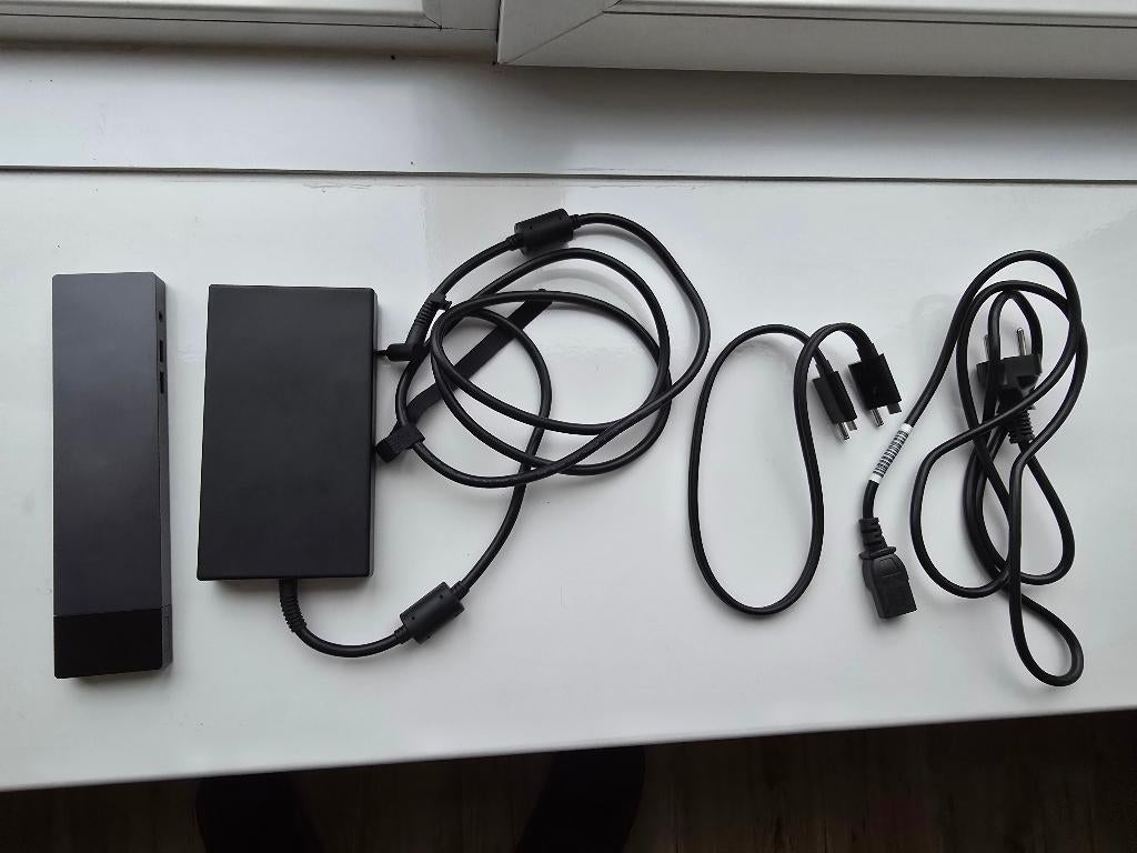 HP elite dock / zbook dock met 200W voeding, Computers en Software, Dockingstations, Ophalen, Zo goed als nieuw, Laptop, Docking station