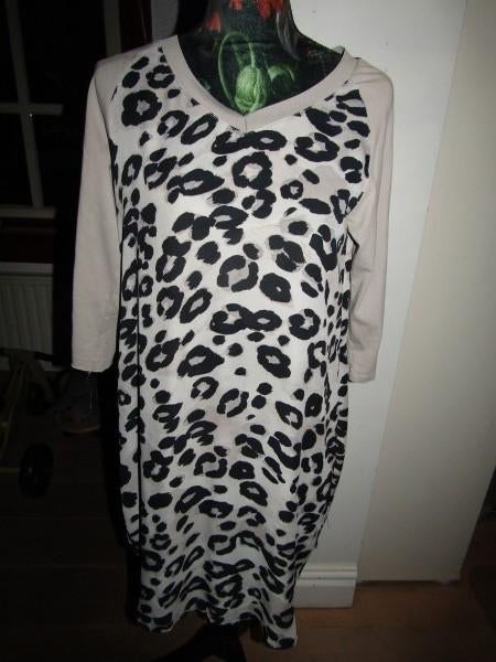 F1312 G-Maxx mt S jurk beige zwart animal print bies chiffon, Verzenden, Zwart, Zo goed als nieuw, Knielengte