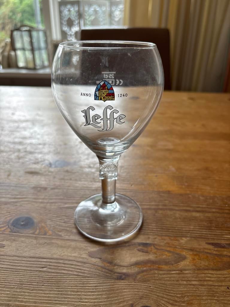 2 stuks Leffe bierglas 25 cl - Zo goed als nieuw anno 1240, Ophalen of Verzenden, Zo goed als nieuw, Overige merken, Glas