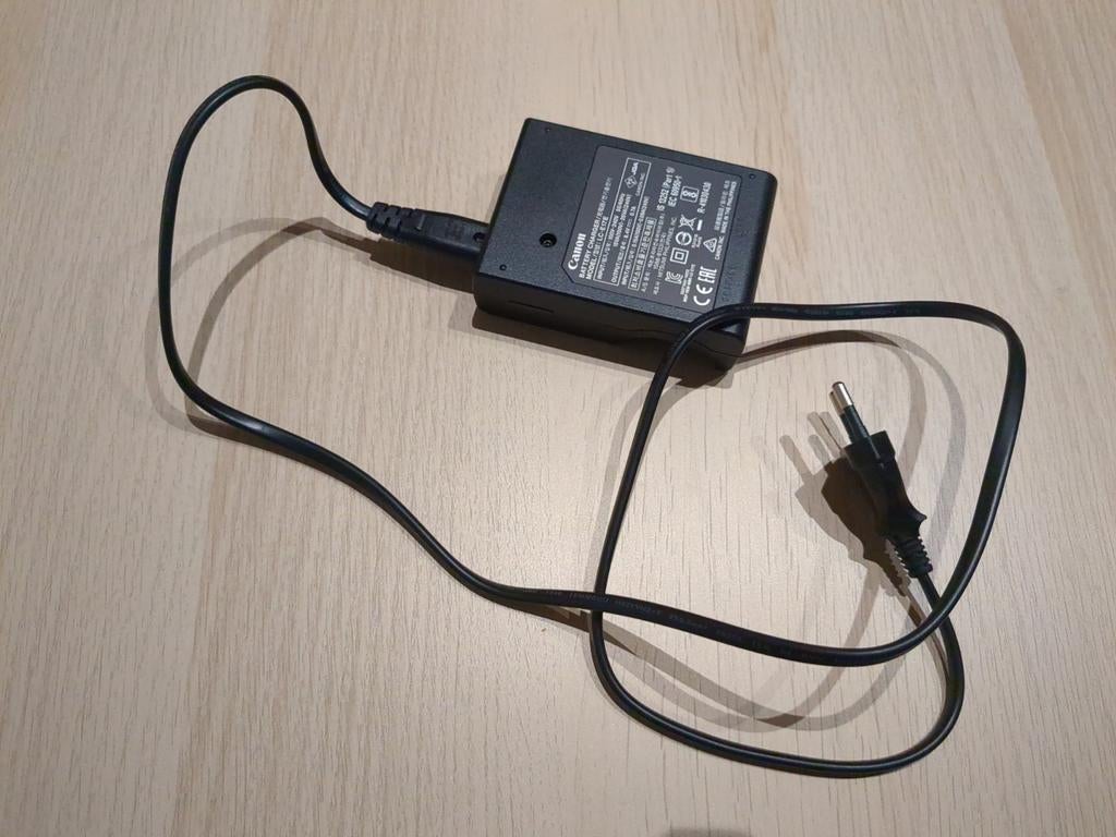 Canon LC-E17E Batterijlader voor LP-E17 accu, Audio, Tv en Foto, Fotografie | Accu's en Batterijen, Ophalen of Verzenden, Zo goed als nieuw