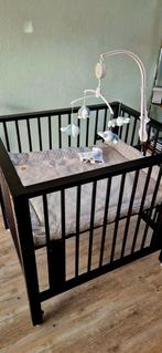 Mooie zwarte box  verstelbaar en verrijdbaar, Kinderen en Baby's, Boxen, Ophalen, Zo goed als nieuw, Vierkant, In hoogte verstelbaar