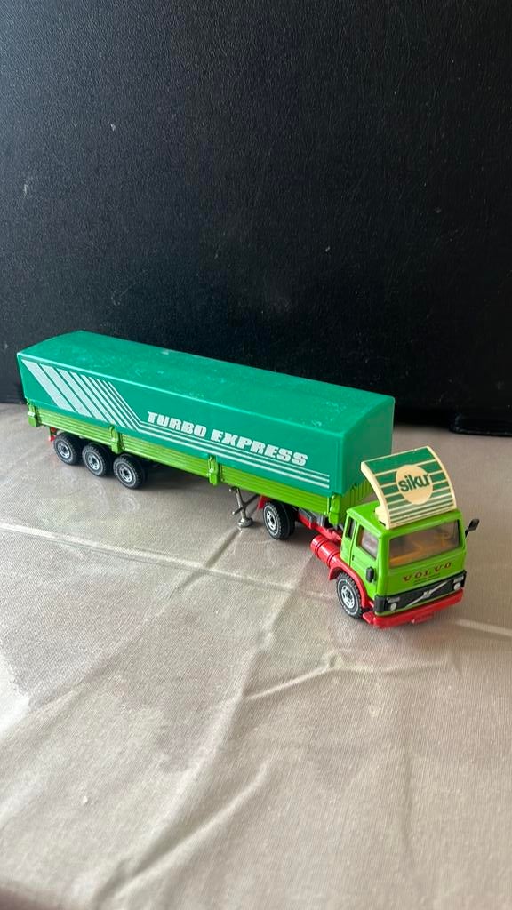 SIKU 3116 VOLVO F7 TURBO 6 TRUCK WITH TRAILER, Ophalen of Verzenden, Gebruikt
