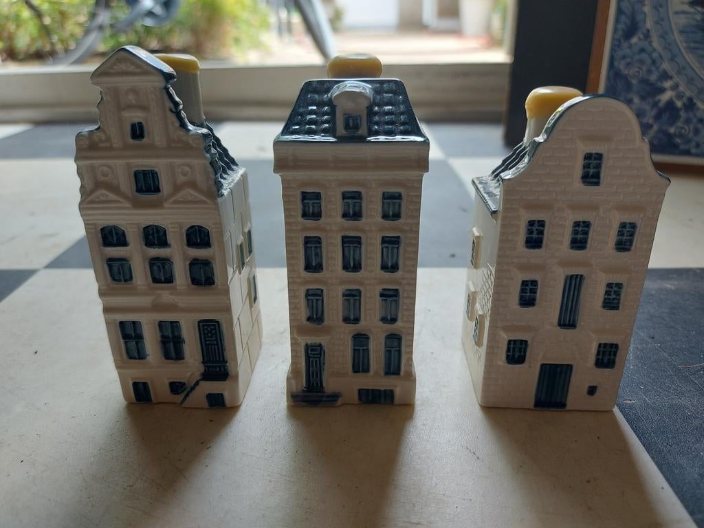 Drie KLM Delfts blauwe huisjes., Ophalen, 1 t/m 20