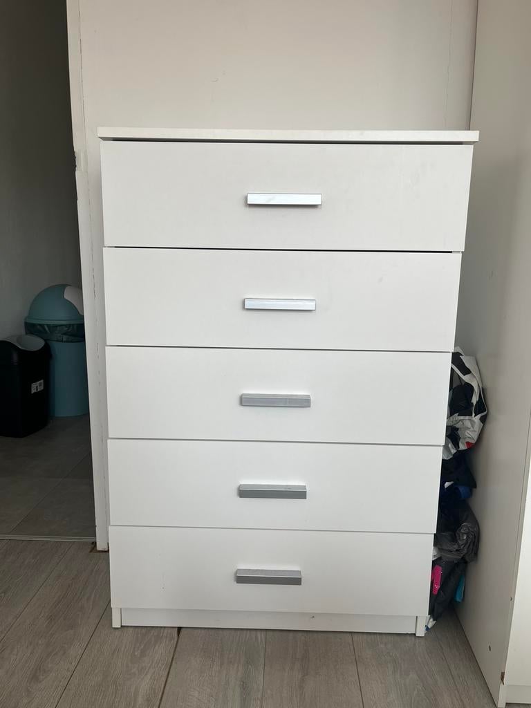 Ladekast TAPDRUP 5 lades breed wit (JYSK), Huis en Inrichting, Kasten | Ladekasten, Zo goed als nieuw, 100 tot 150 cm, 50 tot 100 cm