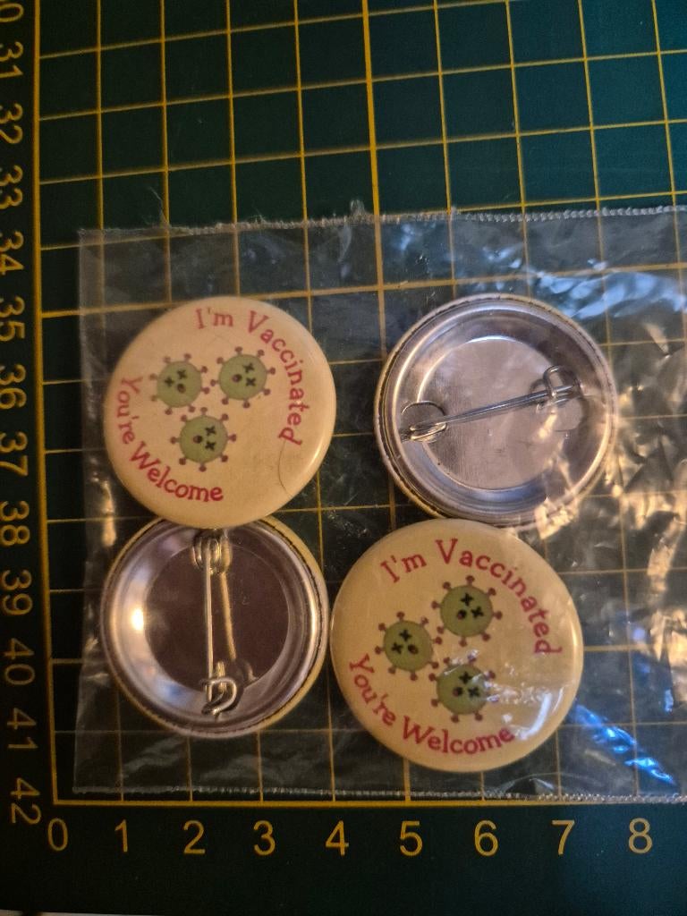 Button ; ik ben gevaccineerd 4x voor € 2.00 carnaval, Verzamelen, Ophalen of Verzenden, Zo goed als nieuw, Overige onderwerpen