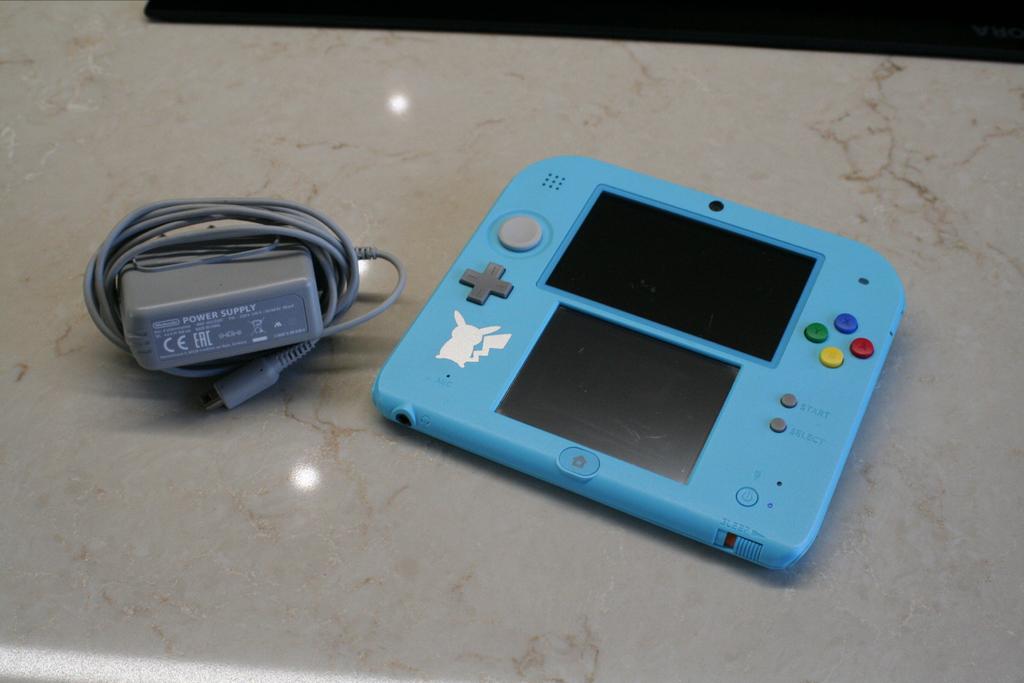 Nintendo 2DS Pokémon Moon Editie (Blauw), Spelcomputers en Games, Blauw, 2DS, Ophalen of Verzenden, Gebruikt