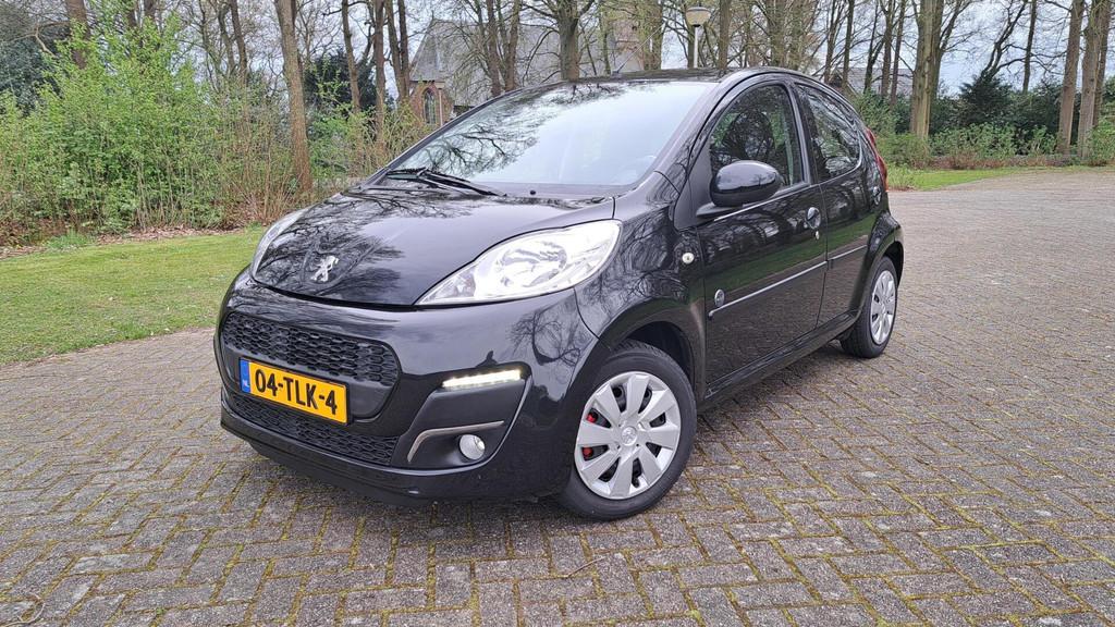 Peugeot 107 1.0-12V Envy 5drs AIRCO BLUETOOTH USB LUXE AUTO!, Voorwielaandrijving, Euro 5, Zwart, 4 stoelen