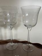 Vintage wijnglazen met vlinder en bloem gravure – set van 2, Verzamelen, Ophalen, Nieuw, Overige typen