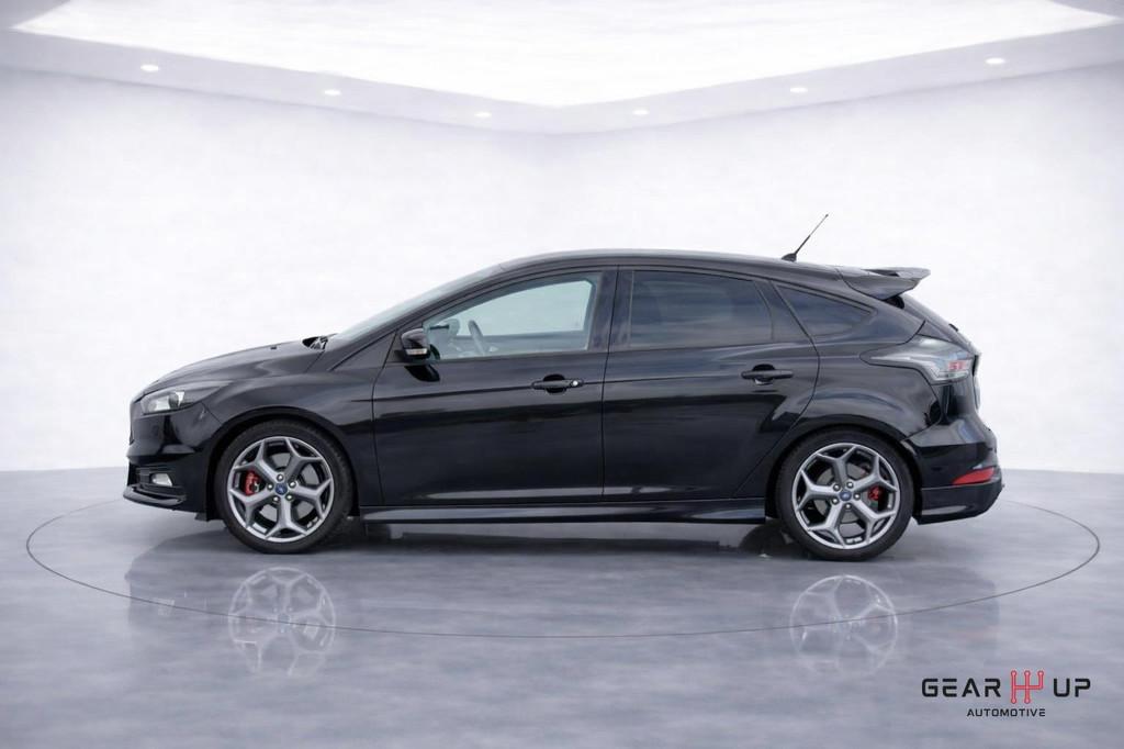 Ford Focus 2.0 ST 250 PK! LEER|KEYLESS|CRUISE|CLIMA|NAVI|, Auto's, Gebruikt, Euro 6, 4 cilinders, Zwart