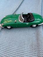 Jaguar E-Type Cabriolet 1961 1:18 groen Bburago, Ophalen, Zo goed als nieuw, Auto, Bburago