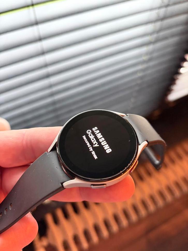 Samsung watch 5 onbeschadigd, Sieraden, Tassen en Uiterlijk, Smartwatches, Zo goed als nieuw, Android, Zwart, Ophalen of Verzenden