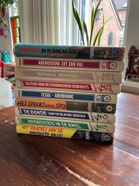 Arendsoog (diverse titels), Boeken, Ophalen of Verzenden, Gelezen