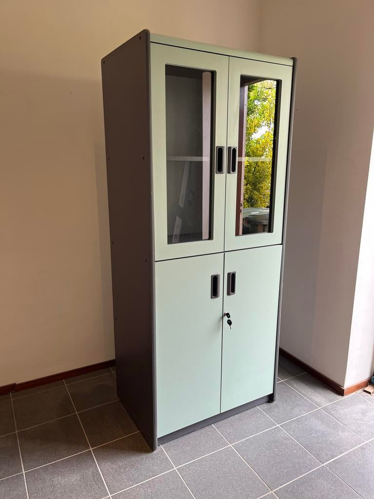 Vintage mint groene afsluitbare kast., Ophalen, Gebruikt