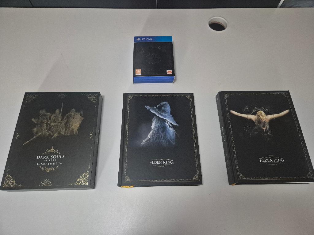 Elden ring Volume 1 + 2, Dark souls compendium + trilogy ps4, Spelcomputers en Games, Games | Sony PlayStation 4, Zo goed als nieuw