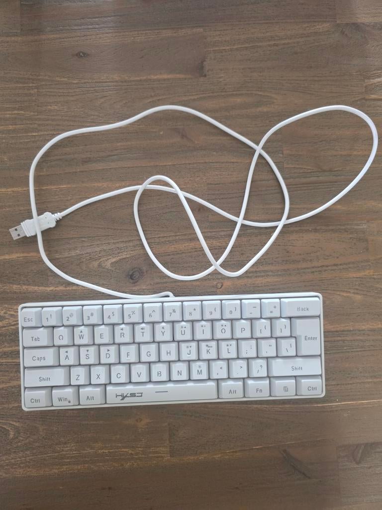 Wit bedraad toetsenbord met rgb, Gaming toetsenbord, Zo goed als nieuw, Qwerty, Bedraad