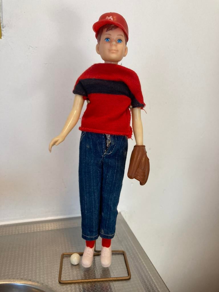 Barbie Ricky straight leg 1965 in Little Leaguer., Verzamelen, Poppen, Ophalen of Verzenden, Gebruikt, Pop