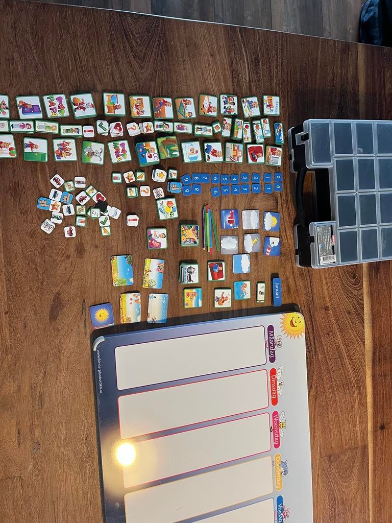 Kinder planbord met heel veel magneten (+- 300), Ophalen, Gebruikt, Taal en Lezen
