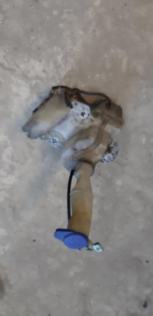 Ruitensproeier reservoir Volvo V70 uit 2004, Ophalen of Verzenden