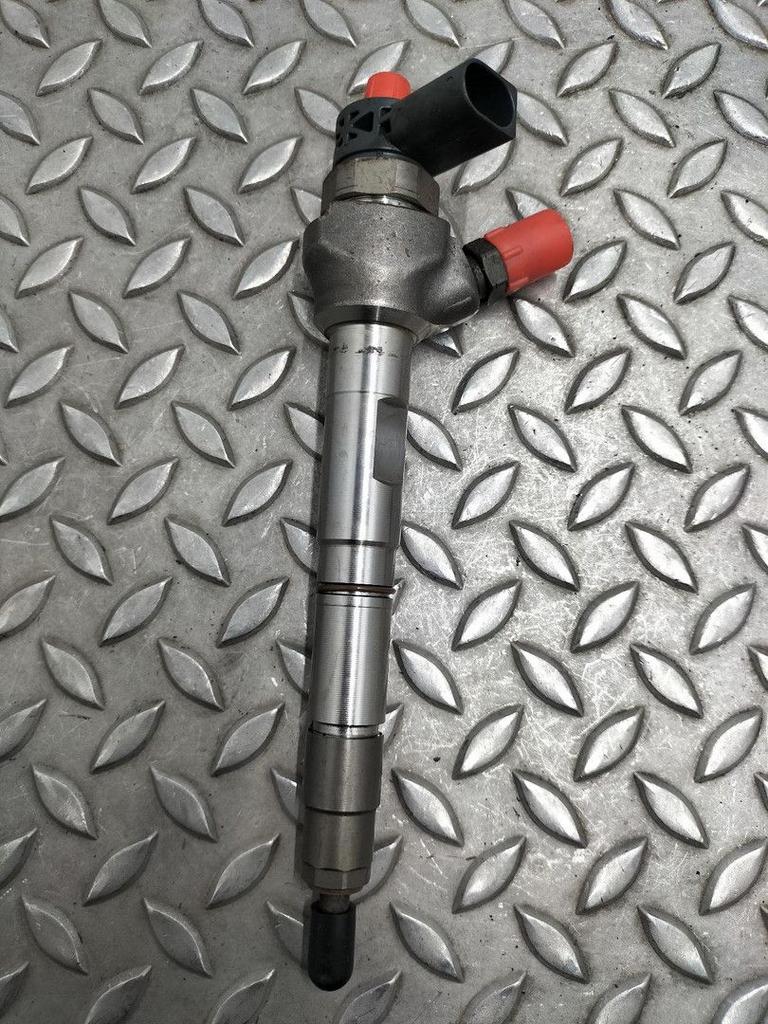 VOLKSWAGEN GOLF BRANDSTOF INJECTOR / VERSTUIVER 04L130277AE, Auto-onderdelen, Ophalen of Verzenden, Gebruikt, Stiba lid