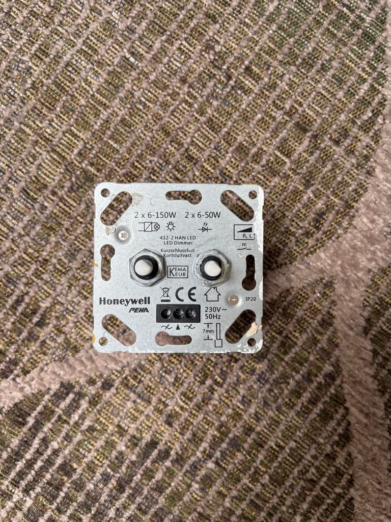 PEHA duo dimmer - LED - 2 x 6 tot 50W, Doe-het-zelf en Verbouw, Ophalen of Verzenden, Zo goed als nieuw