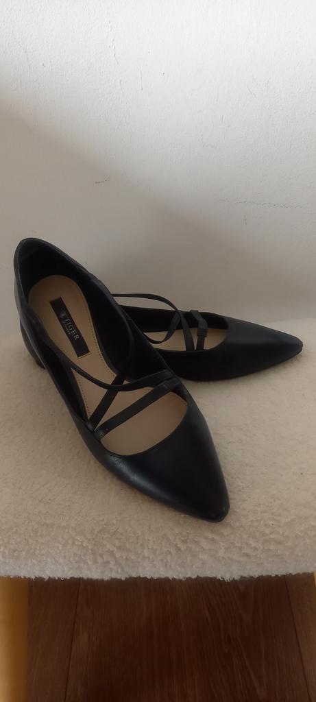 Zwarte ballerina's met sierlijke punt maat 38/39, Ophalen, Zo goed als nieuw, Zwart
